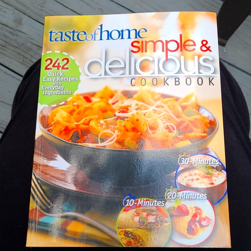 Taste of Home Simple & Delicious Cookbook 10 20 30 minute meals color pages EUC!